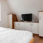 Reethaus Schwan Mit Grossem Grundstueck By Interhome Сasa de vacaciones