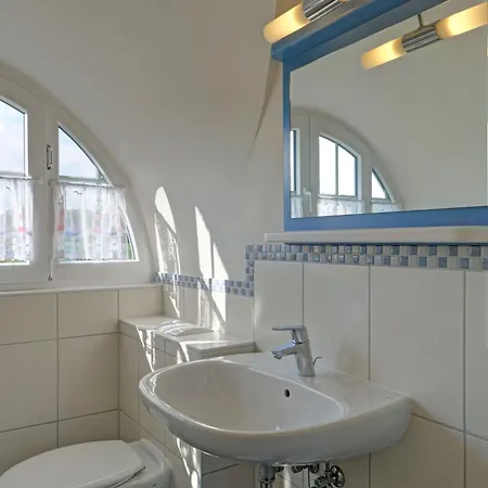 Сasa de vacaciones Reethaus Schwan Mit Grossem Grundstueck By Interhome *