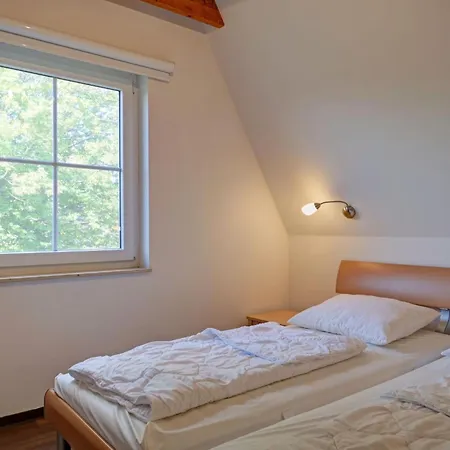 Reethaus Schwan Mit Grossem Grundstueck By Interhome